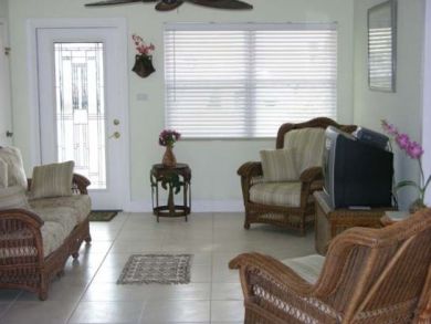 Marathon Vacation Home Sleeps Ten Guests.